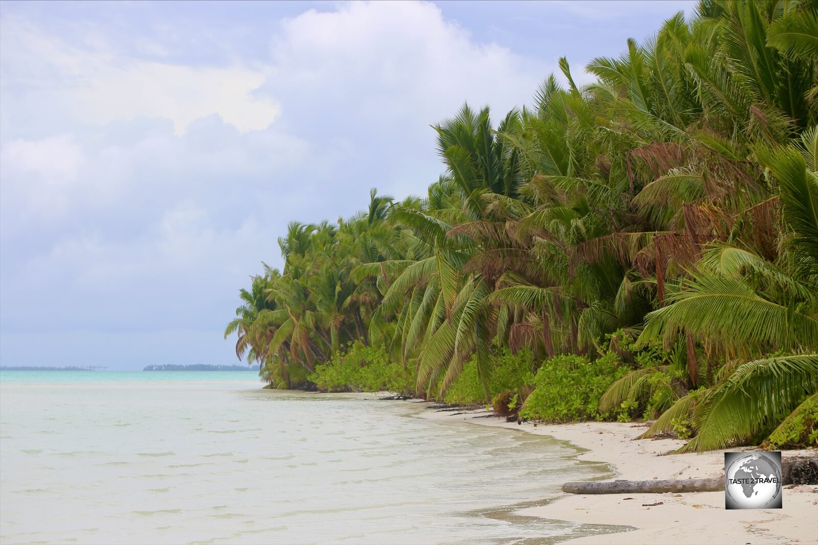 A beach on the lagoon side of West Island.