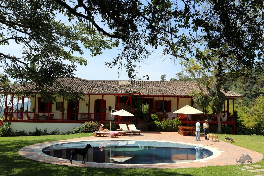 Offering accommodation, the main house at Hacienda Venecia is built in the 'Bahareque' style which uses bamboo and clay on the walls and roof.