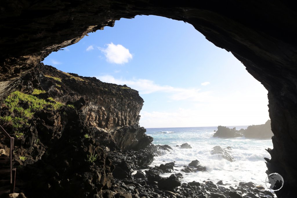 Ana Kai Tangata is a sea cave which opens to the sea and features painted rock art which depicts Sooty terns.