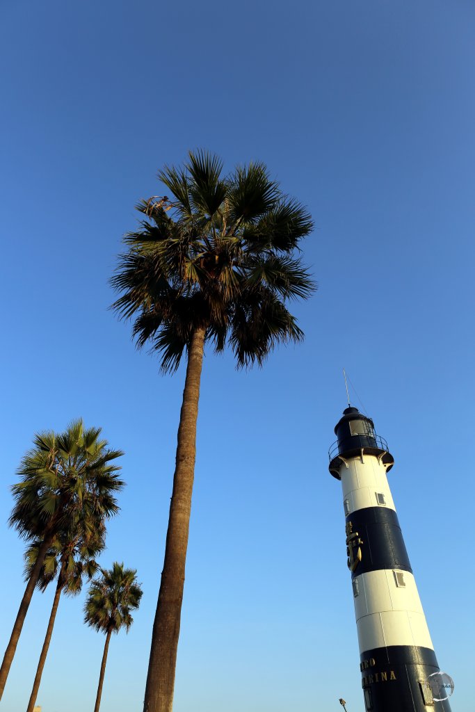 Constructed in 1900, Faro de la Marina (La Marina Lighthouse) is an active lighthouse set in parkland on high cliffs above the Pacific Ocean, in Miraflores a district of Lima, Peru.