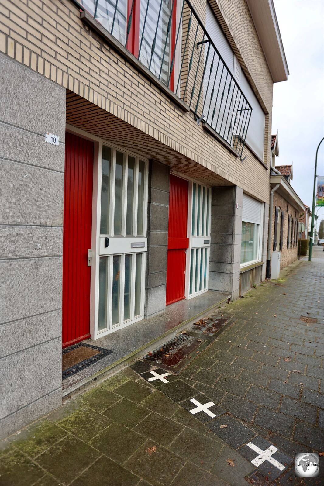 Located at Chaamseweg 10, this apartment building is known as the <i>'Front door swap'</i> house. 