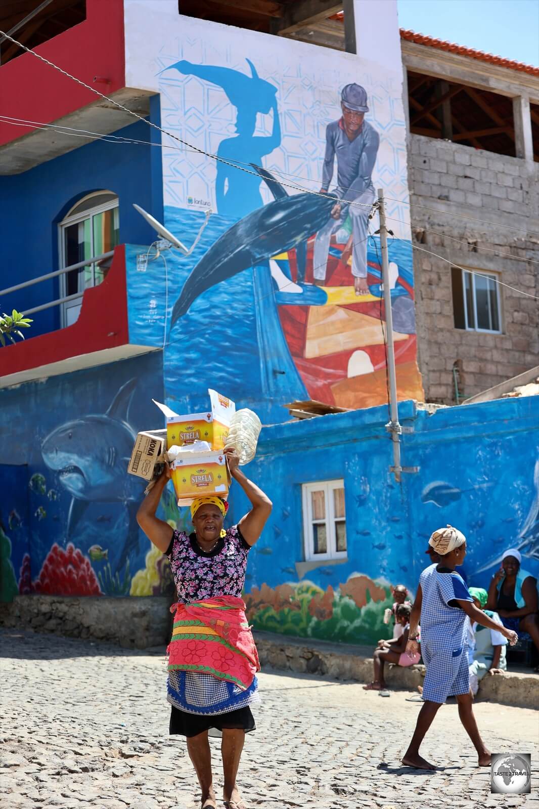 Beautiful images of aquatic life can be seen painted on the facades of houses in Porto Mosquito.