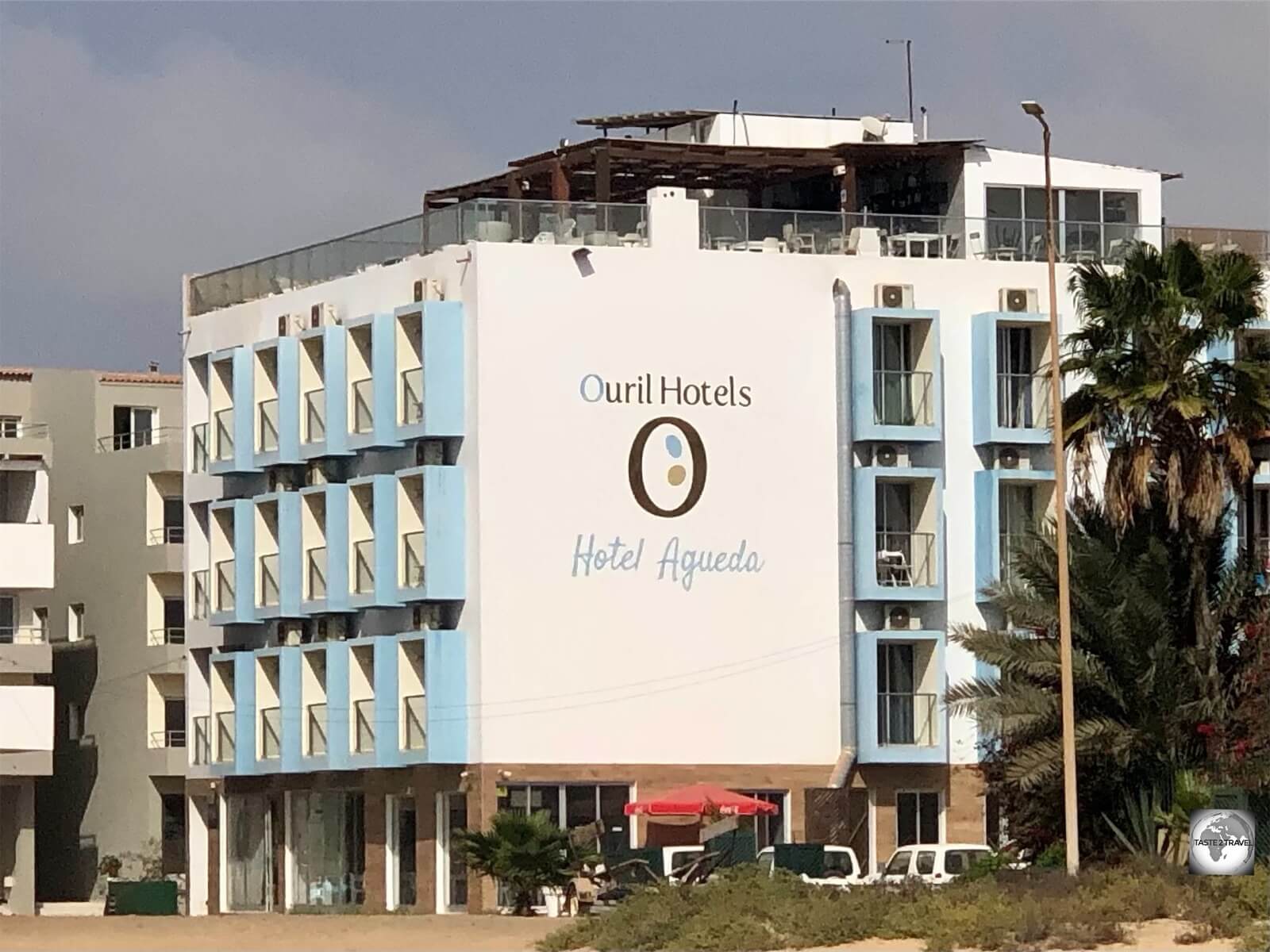 The Ouril Hotel Agueda on Boa Vista offers comfortable accommodation overlooking the beach in Sal Rei. 