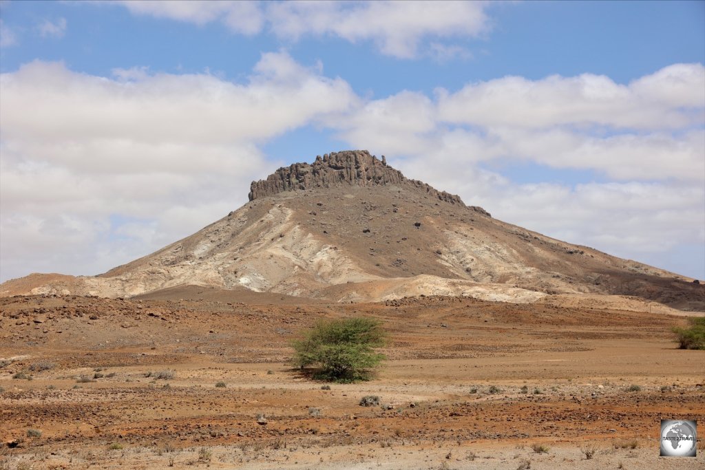 The 2nd highest peak on Boa Vista, Monte Santo Antonio rises to an elevation of 379 m (1,243 ft).