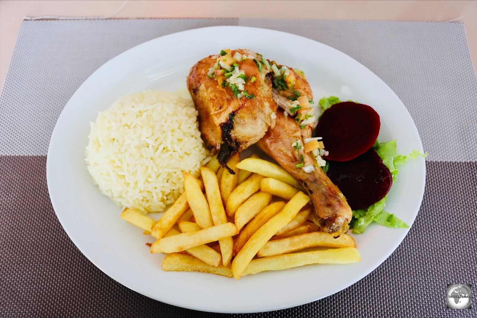 Grilled chicken for lunch at the <i>Centro de Artes e Cultura</i> in Sal-Rei.