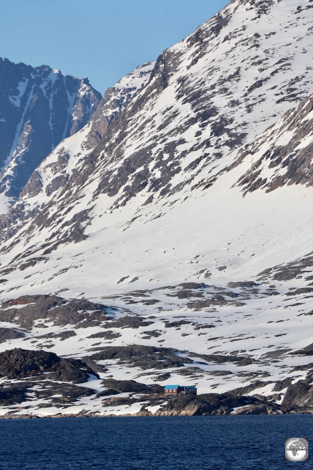 A Greenland summer house provides the perfect opportunity to drop off the grid! 