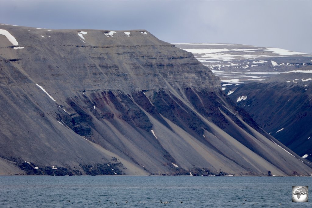 Typical view of the shoreline of the Billefjorden.