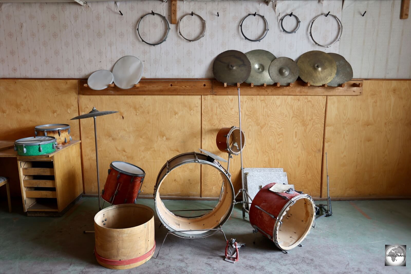 Music room in the cultural centre at Pyramiden. 