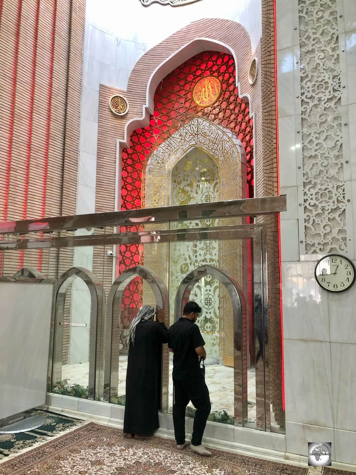 Worshippers at Al-Sahlah Mosque in Kufa, Iraq. 