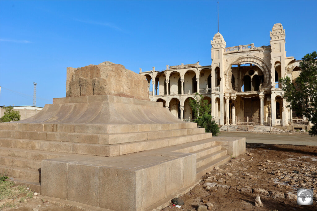 Located in front of the former Banco d’Italia building in Massawa, this empty plinth once featured a statue of Haile Selassie.