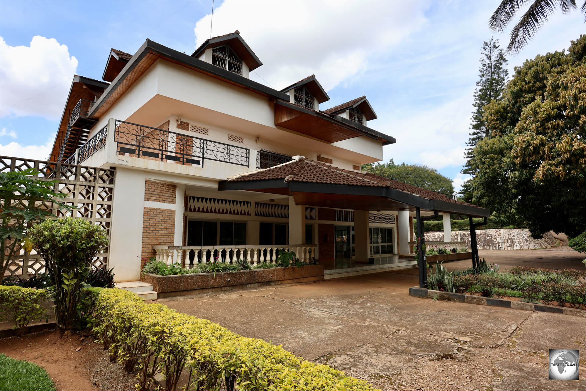 Used up until the 1994 genocide, the former Presidential Palace, which is now a museum, is located on the eastern outskirts of the city, close to the airport.