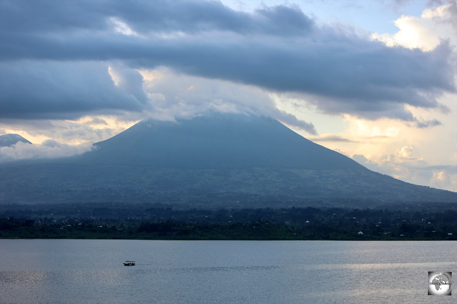 The Virunga Mountains form a volcanic chain which defines the border between Rwanda, Uganda and the Democratic Republic of Congo (DRC). 