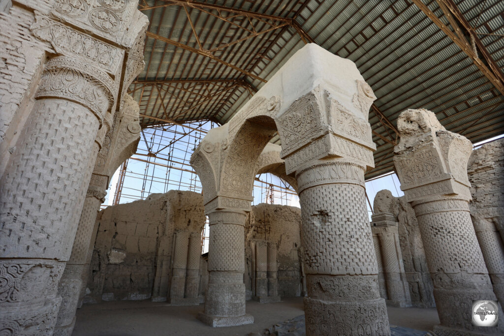 The mosque of Nine Cupolas is believed to have been built on the site of a former Zoroastrian temple. The mosque of Nine Cupolas is believed to have been built on the site of a former Buddhist monastery.