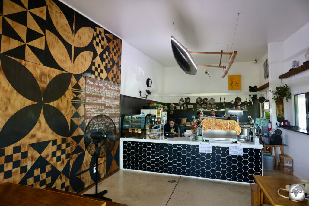 Serving food made from local ingredients. Fana cafe is popular with locals and tourists.