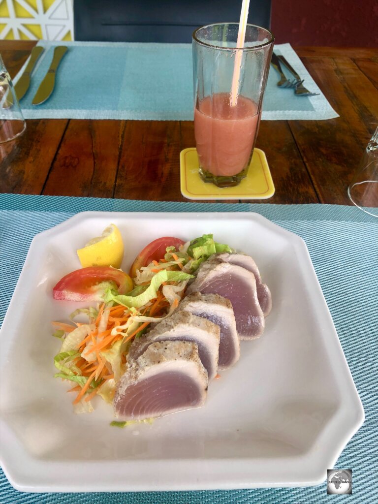 A delicious, seared-tuna, salad at the Golden Tulip Hotel.