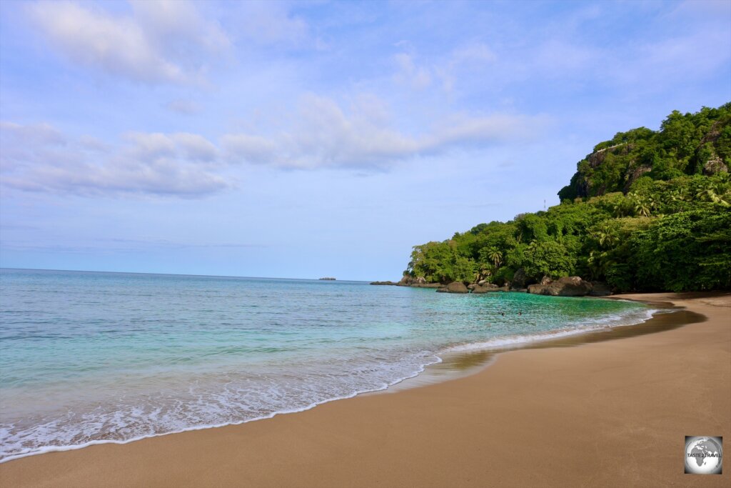 The beautiful Praia des Bananas.