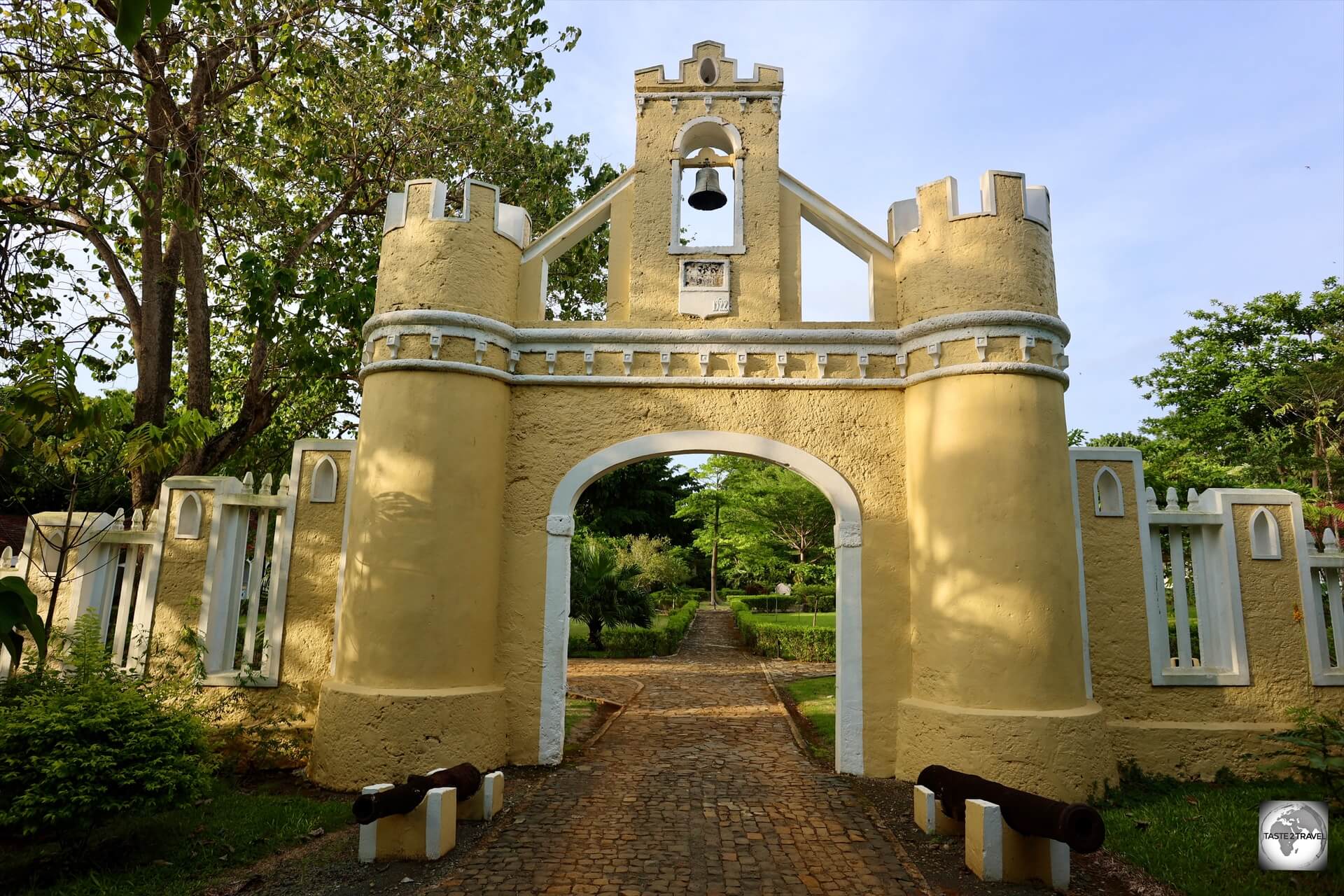 The crenellated entrance gate at Roça Bela Monte Hotel.