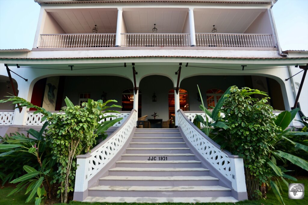 Eclipse House, once the hub of the old plantation, now serves as the main building of Hotel Roça Sundy.