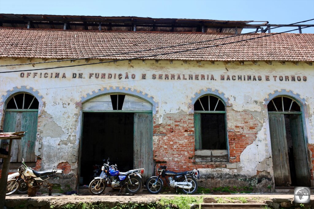 A former workshop at Roça Água Izé has now been repurposed as a mechanic's workshop.