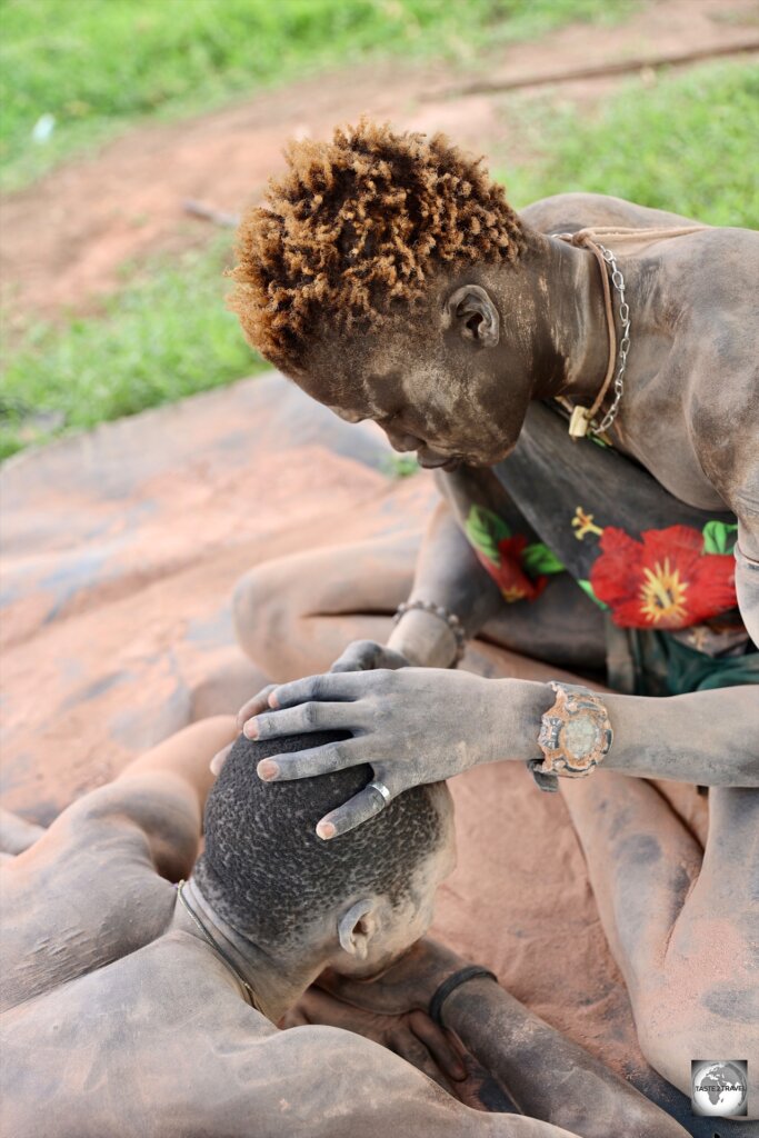 A Mundari beauty salon.