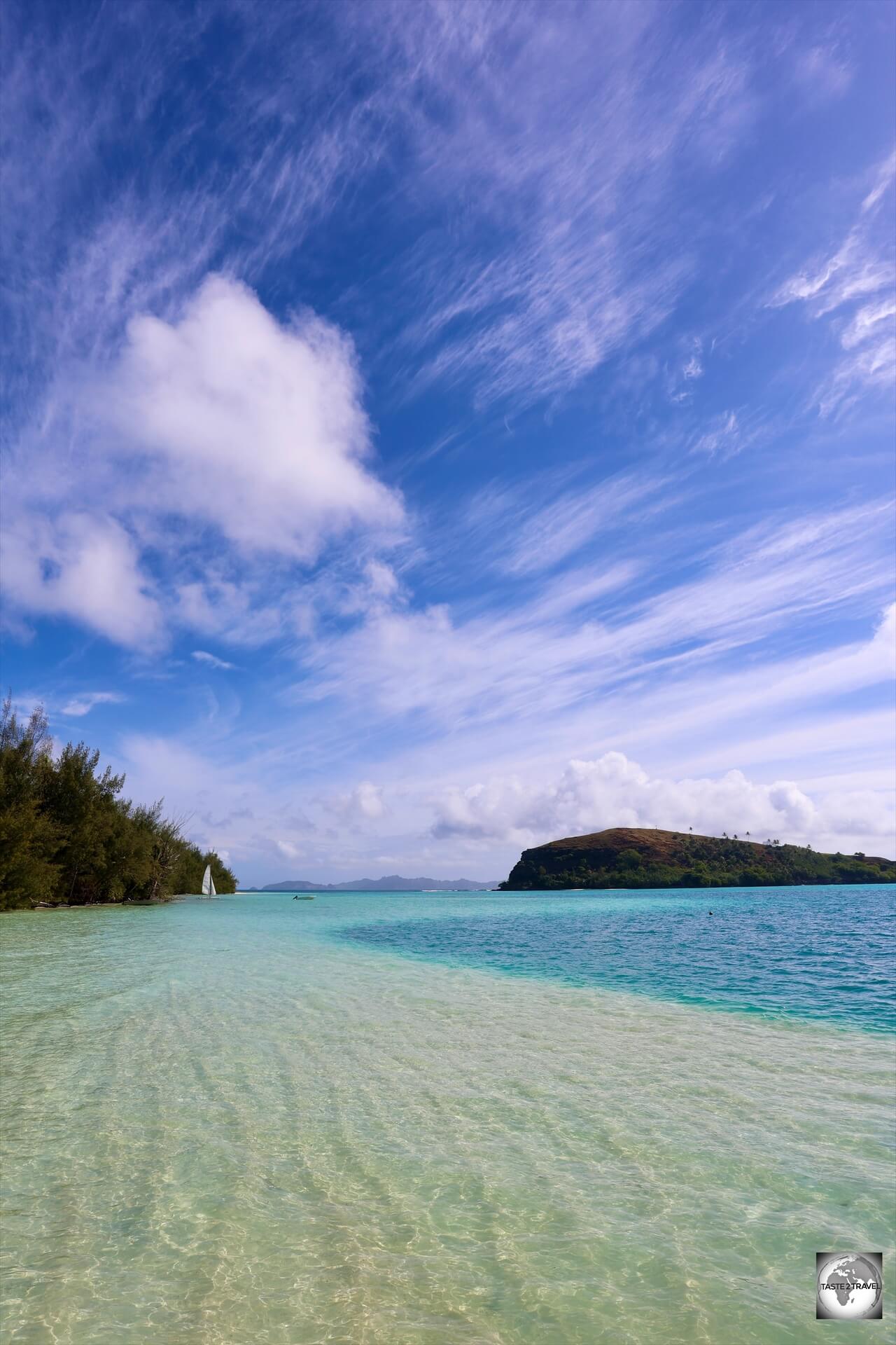 A view of the beach at Akamaru Island with Mekiro Islet in the background.