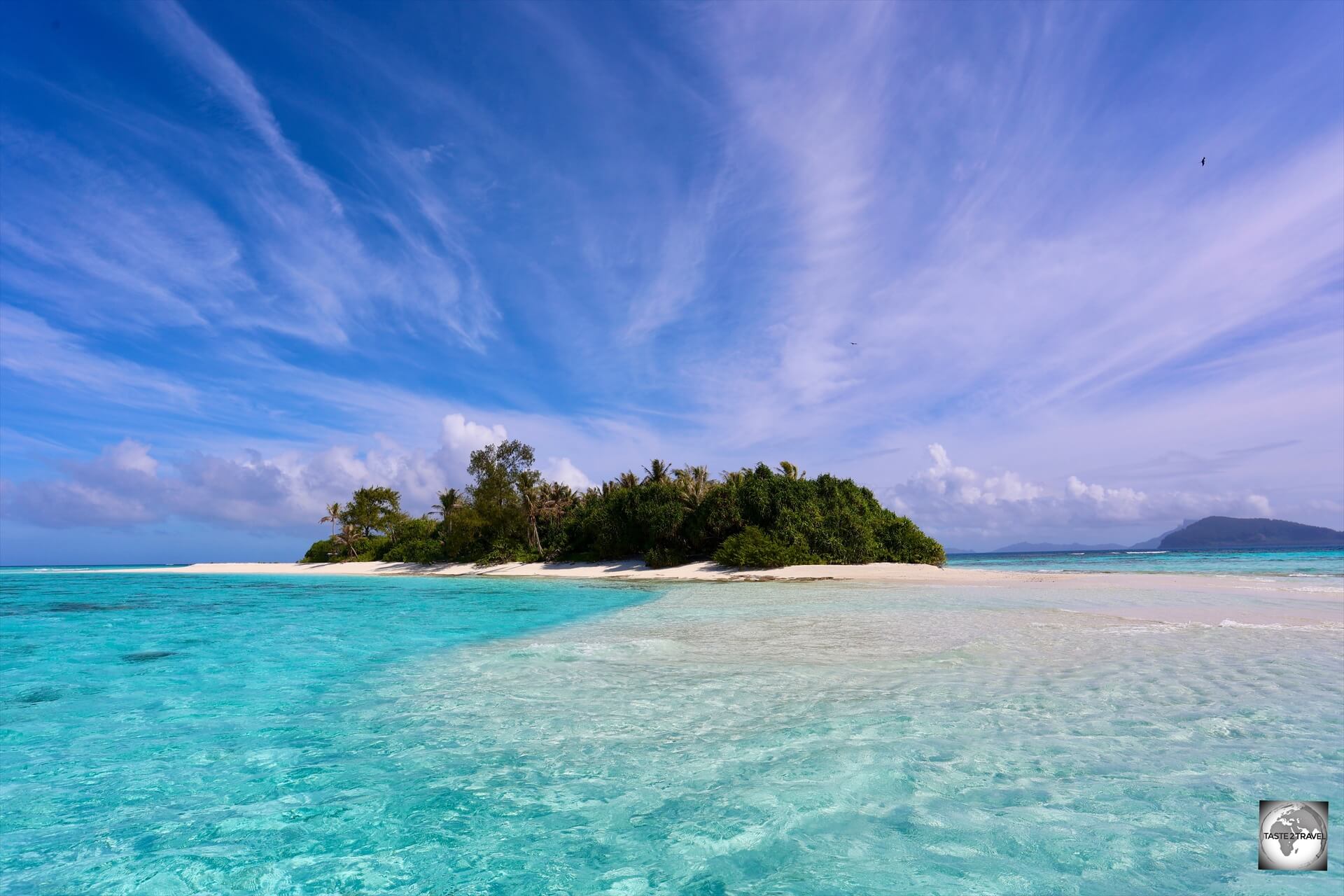 The stunningly beautiful Motu Tauna (Bird Island).