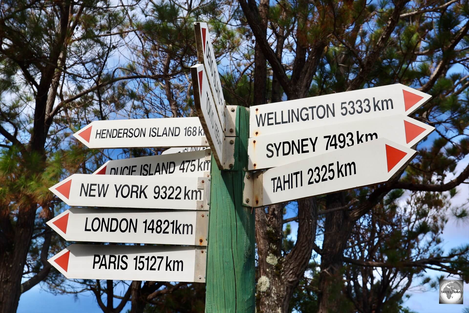 A distance indicator at the highest point on the island at the Pawala Valley Ridge.