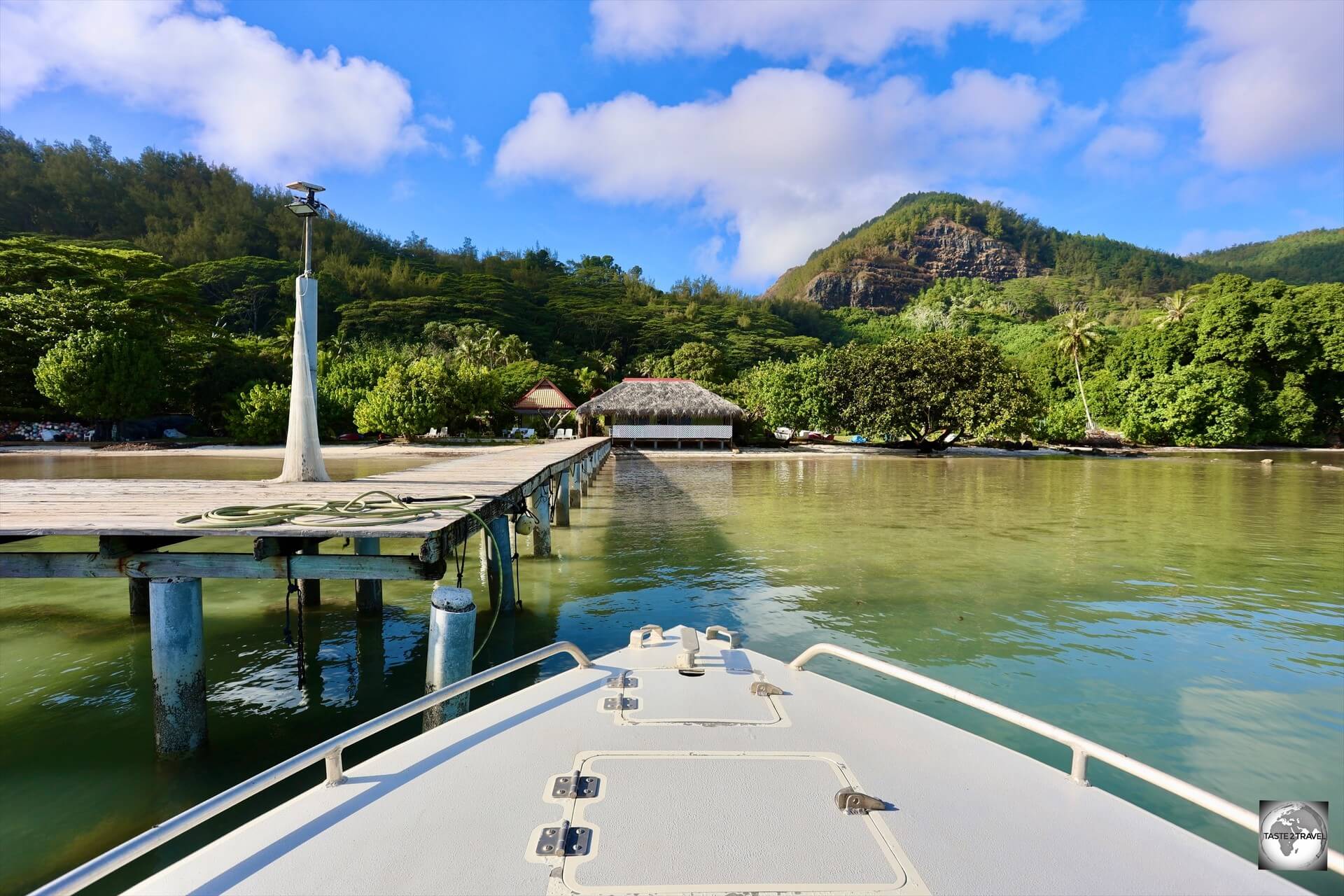 A weekly boat trip which visits the islands of Mangareva Lagoon is offered every Thursday by Pension Maro'i.