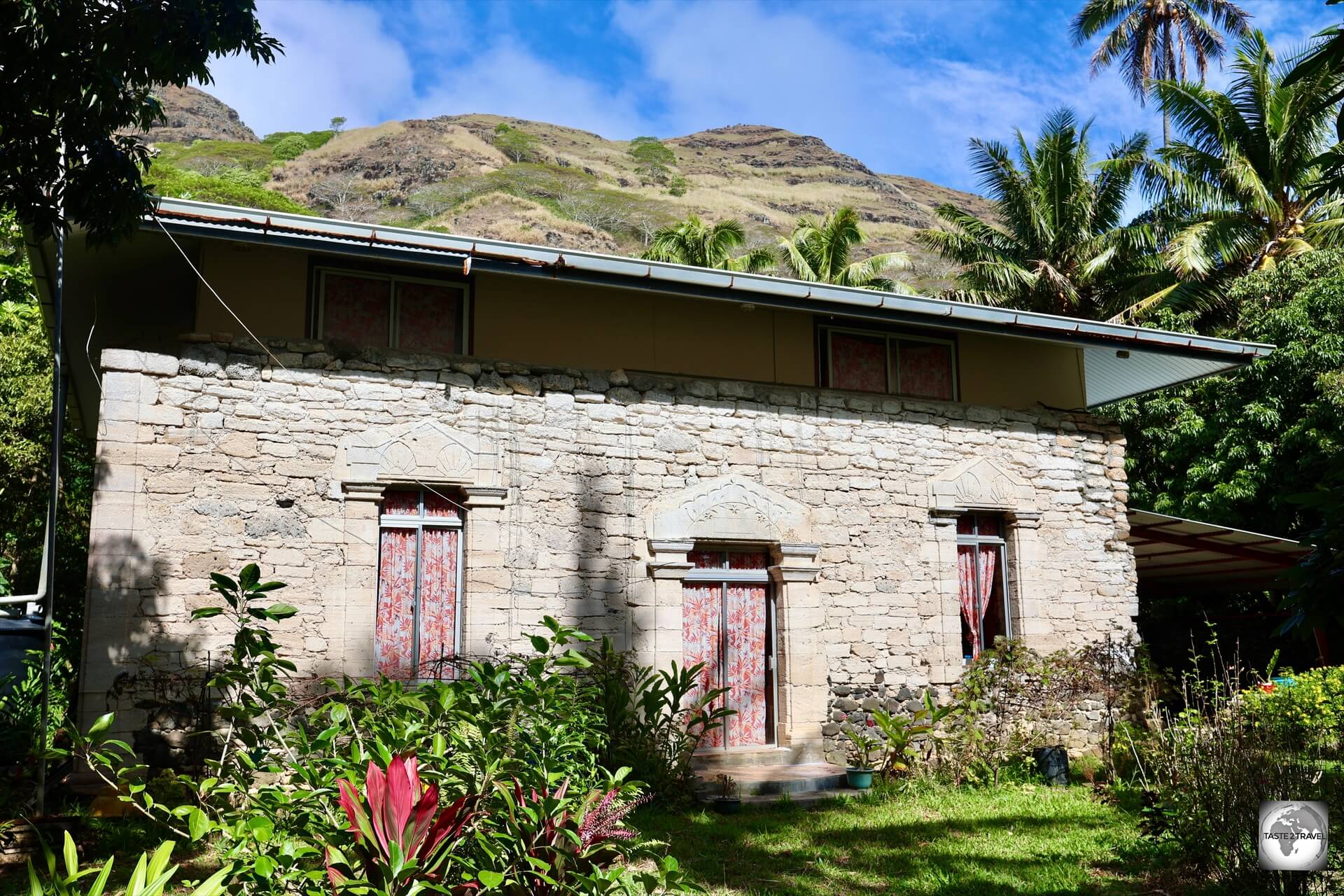 The former palace of King Te Ma-puteoa on Akamaru Island was built in exchange for his support of the construction of the nearby Notre-Dame de la Paix church.