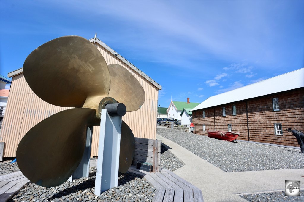 The Historic Dockyard Museum contains exhibits which are housed in several buildings which are arranged around a central courtyard.