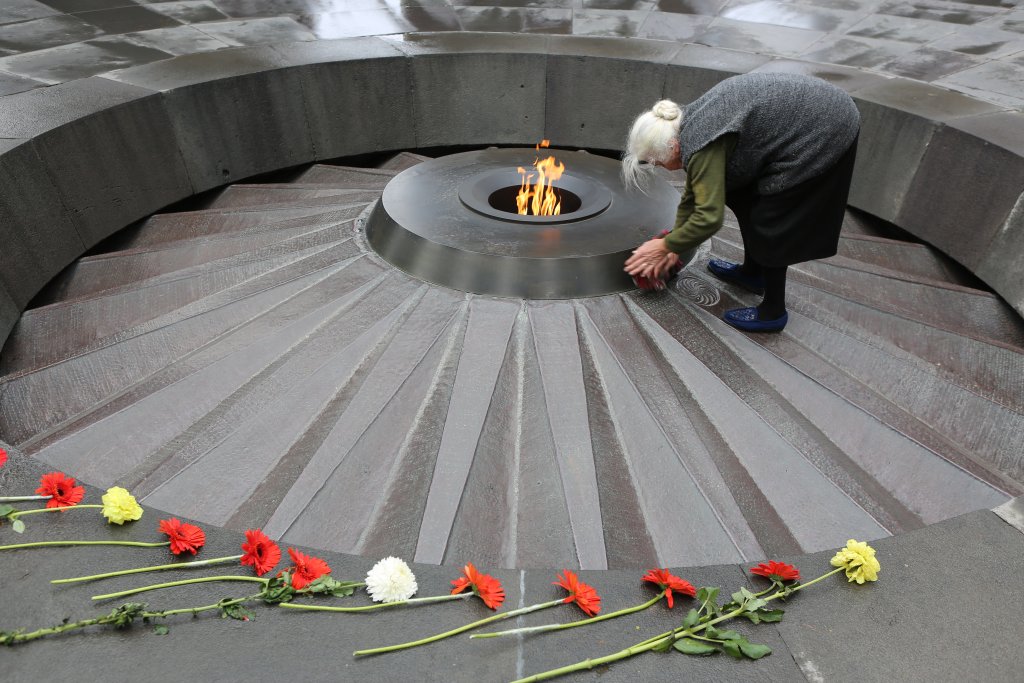 The eternal flame lies at the centre of twelve stone slabs, which represent the twelve lost provinces, now in present-day Turkey.