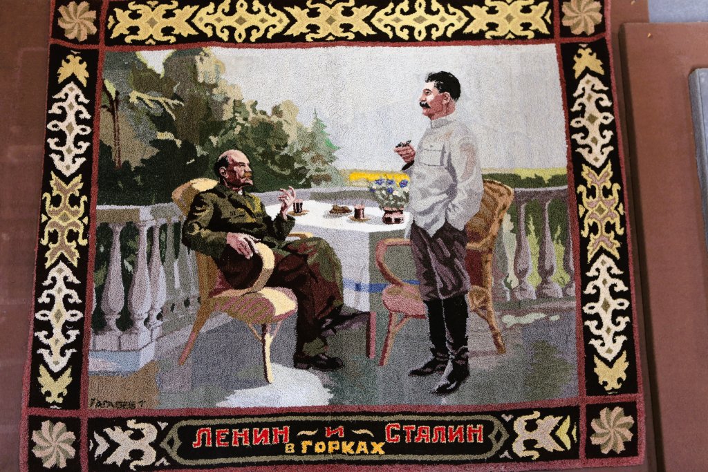 A hand-woven carpet at the Stalin Museum, showing a meeting between Joseph Stalin and Vladimir Lenin.