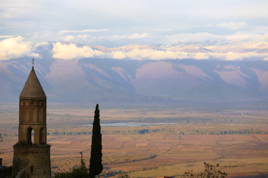 At an elevation of 790 m (2,590 ft) above sea level, the town of Signagi overlooks the Alazani Valley and faces the Greater Caucasus mountains.