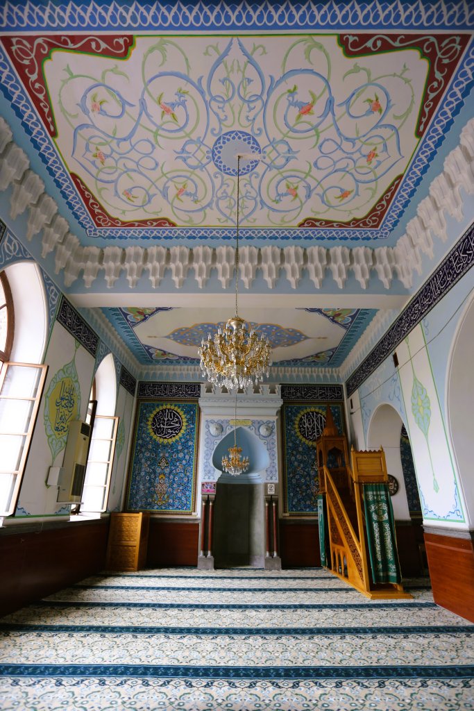 Jumah Mosque is one of the only mosques in the world where Sunni and Shia Muslims pray together.
