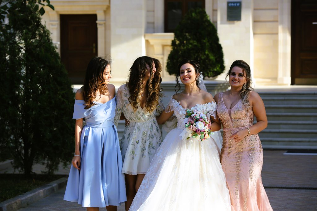 A bride, with her maids of honour, in Chișinău.