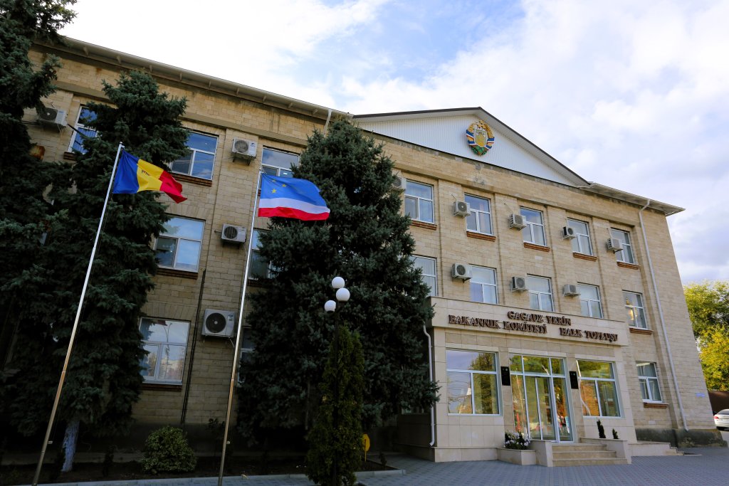 A government building in Comrat, with the flags of Moldova and Gagauzia.