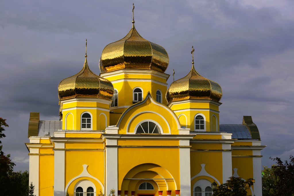 In Soviet times, when churches, monasteries and cathedrals were closed throughout the country, the St. John the Baptist Cathedral served as a venue for a museum.