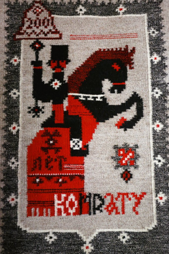 The name "Comrat" consists of two words of Turkic origin “komur-at”, which means “black horse”.