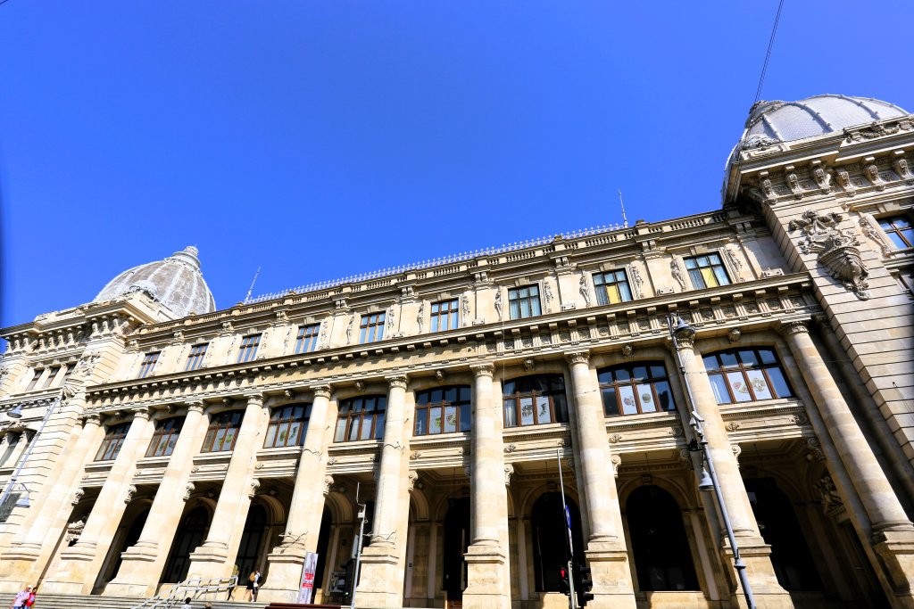 Boasting 60 exhibition rooms, covering an area of 8,000 square metres, the National History Museum of Romania contains Romanian historical artifacts from prehistoric times up to modern times.
