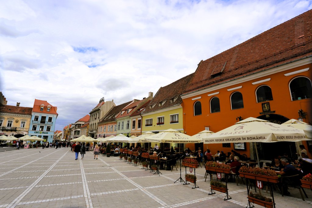 The main square of Brașov old town.