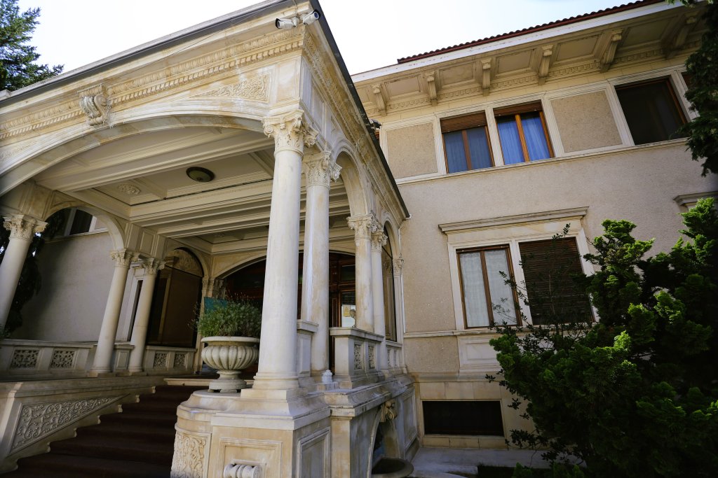 Built in the 1960's, the 80-room Primaverii Palace (Spring Palace) served as the residence for Nicolae Ceauşescu (the last communist leader/ dictator of Romania) and his family.