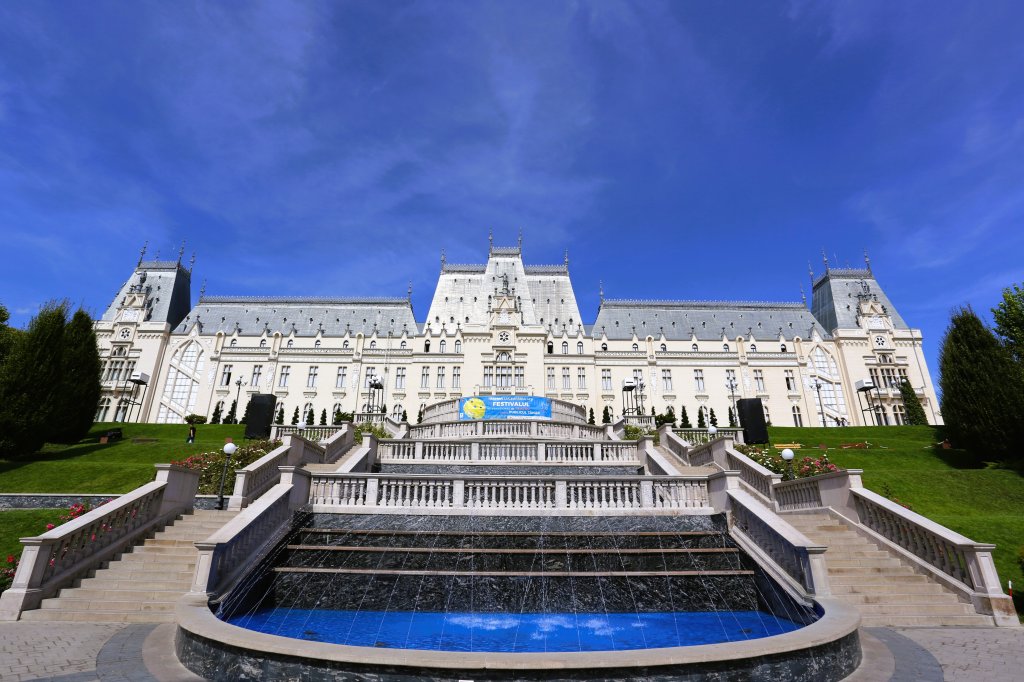 Rear view of the Iași Palace of Culture, from the palace garden.