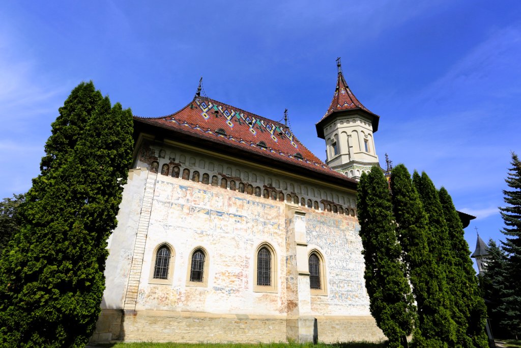 Commissioned in 1514 by prince Bogdan of Moldova the 3rd, and his son Stefanita Voda, Saint George's Church was meant to serve as the Metropolitan Church of Moldavia.