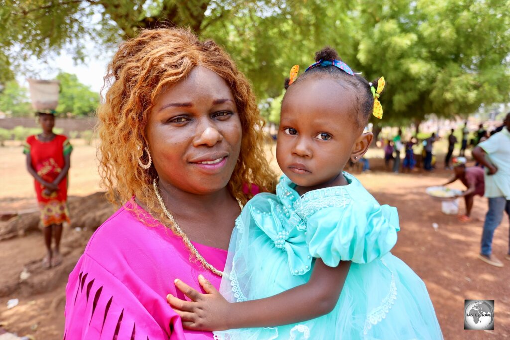 This mother and daughter were part of the wedding party which stopped for photos at the "Jardin du Cinquantenaire".