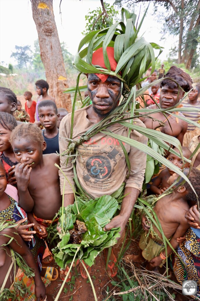 During our visit, the Aka Pygmies demonstrated how they collect wild bush honey, which we got to taste. Very rich and full of flavour!