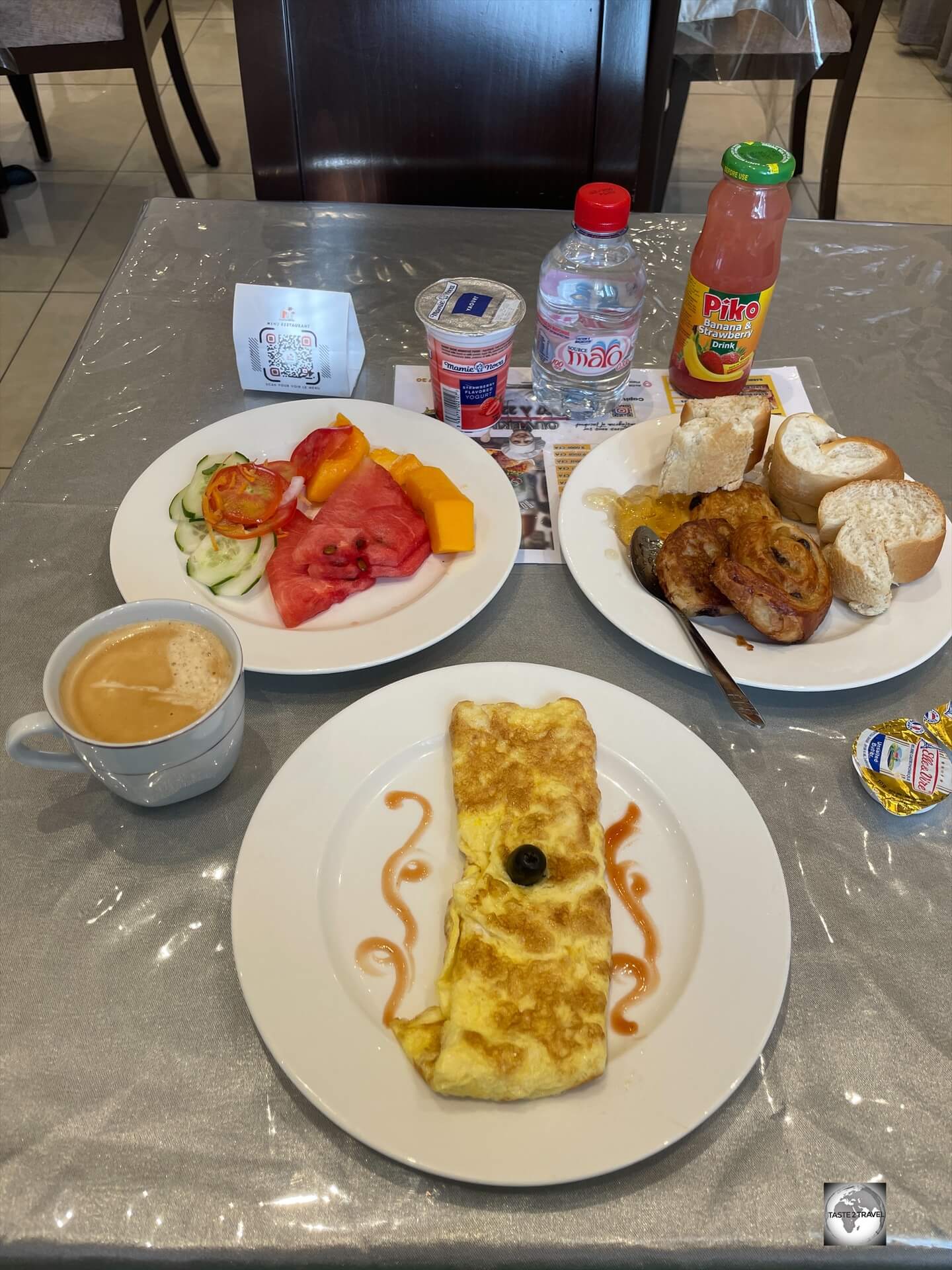 A delicious buffet breakfast is included in the cost of all rooms at the Capital Hôtel.