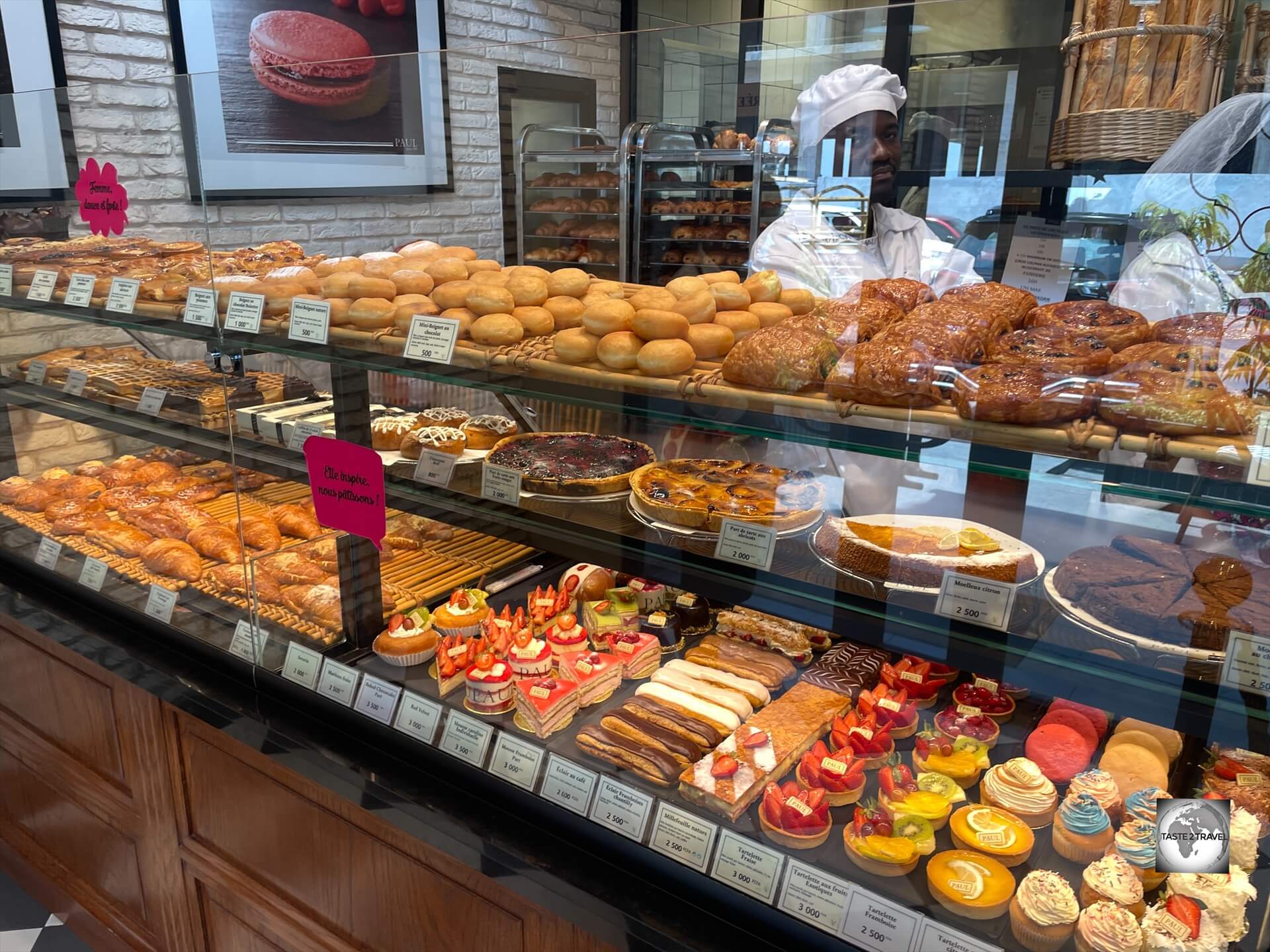 The French patisserie chain - Paul - offers freshly baked French bread, the most divine, freshly made pastries and excellent barista-made coffee.