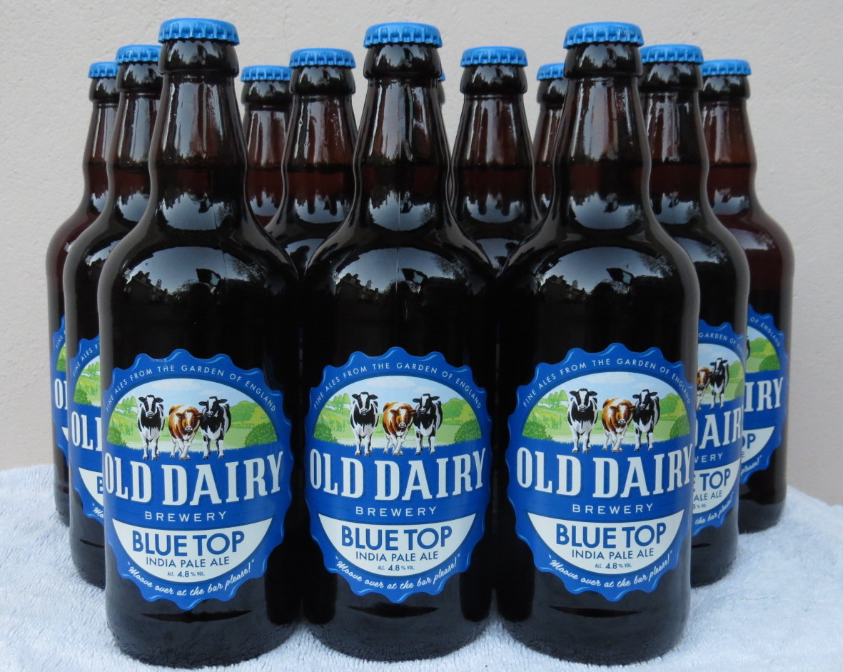 Пиво с синей этикеткой. Пиво с голубой этикеткой. Пиво синяя этикетка. Пиво синяя бутылка.