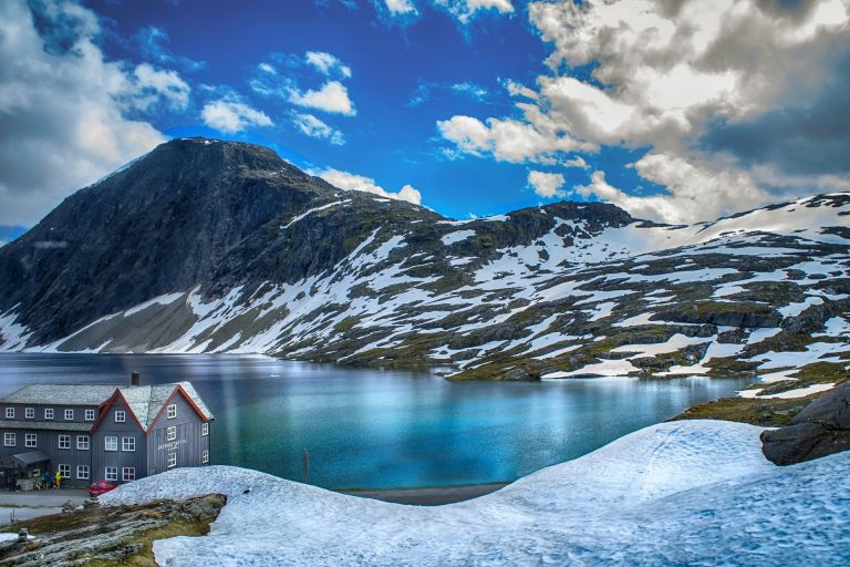 lake-teambuild snow ice Norway