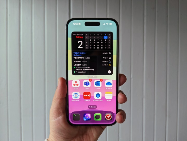 iOS 16 Work Focus with a Fantastical widget and two rows of work-related apps